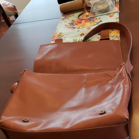 Gorgeous leather shoulder bag - Picture 3 of 14